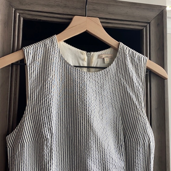 GAP Seersucker Fit and Flare Dress Size 0 - Picture 2 of 7